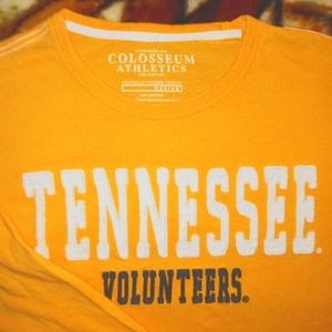 Medium long sleeve shirt.